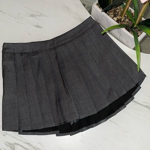 Pleated mini skirt size L